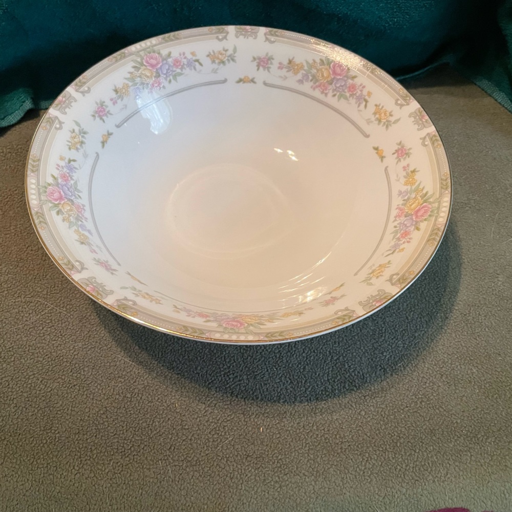 9 Inch Excel Fine China Serving Bowl in South Hampton Pattern - Picture 2 of 3